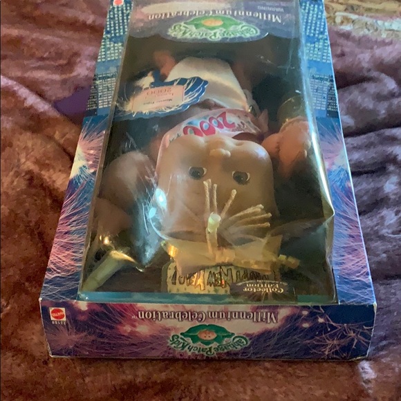 CABBAGE PATCH DOLL-MILLENNIUM COLLECTOR EDITION - Picture 5 of 5